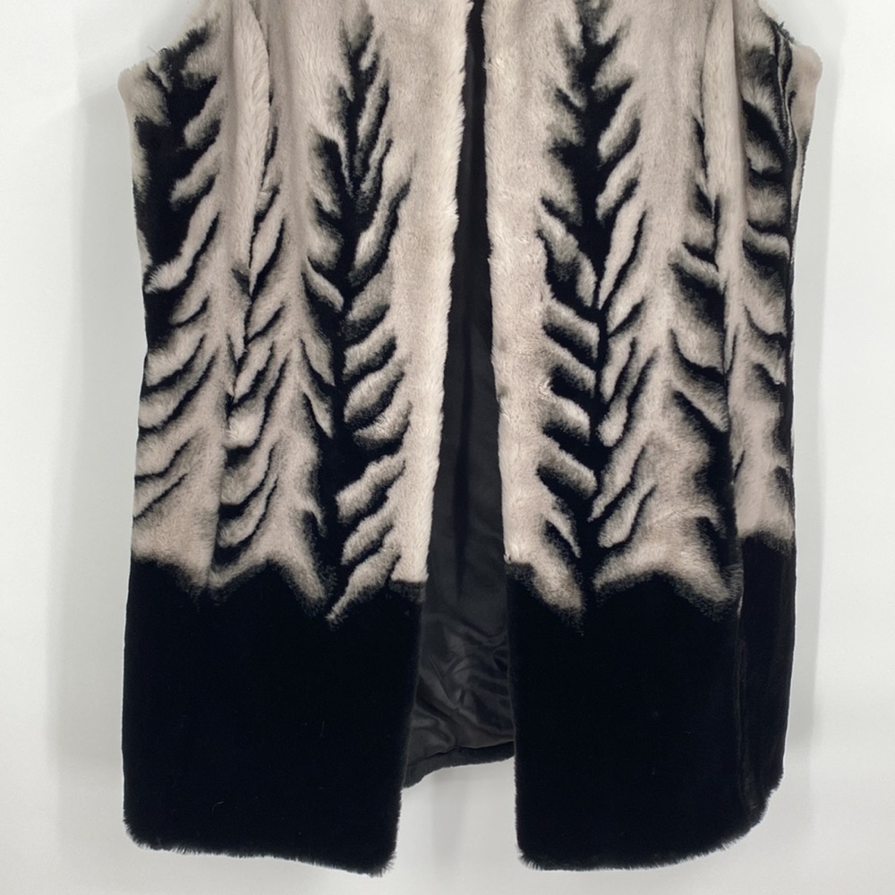 Outdoor Edition by Parkhurst Silver and Black Faux Fur Long Vest - Picture 6 of 10